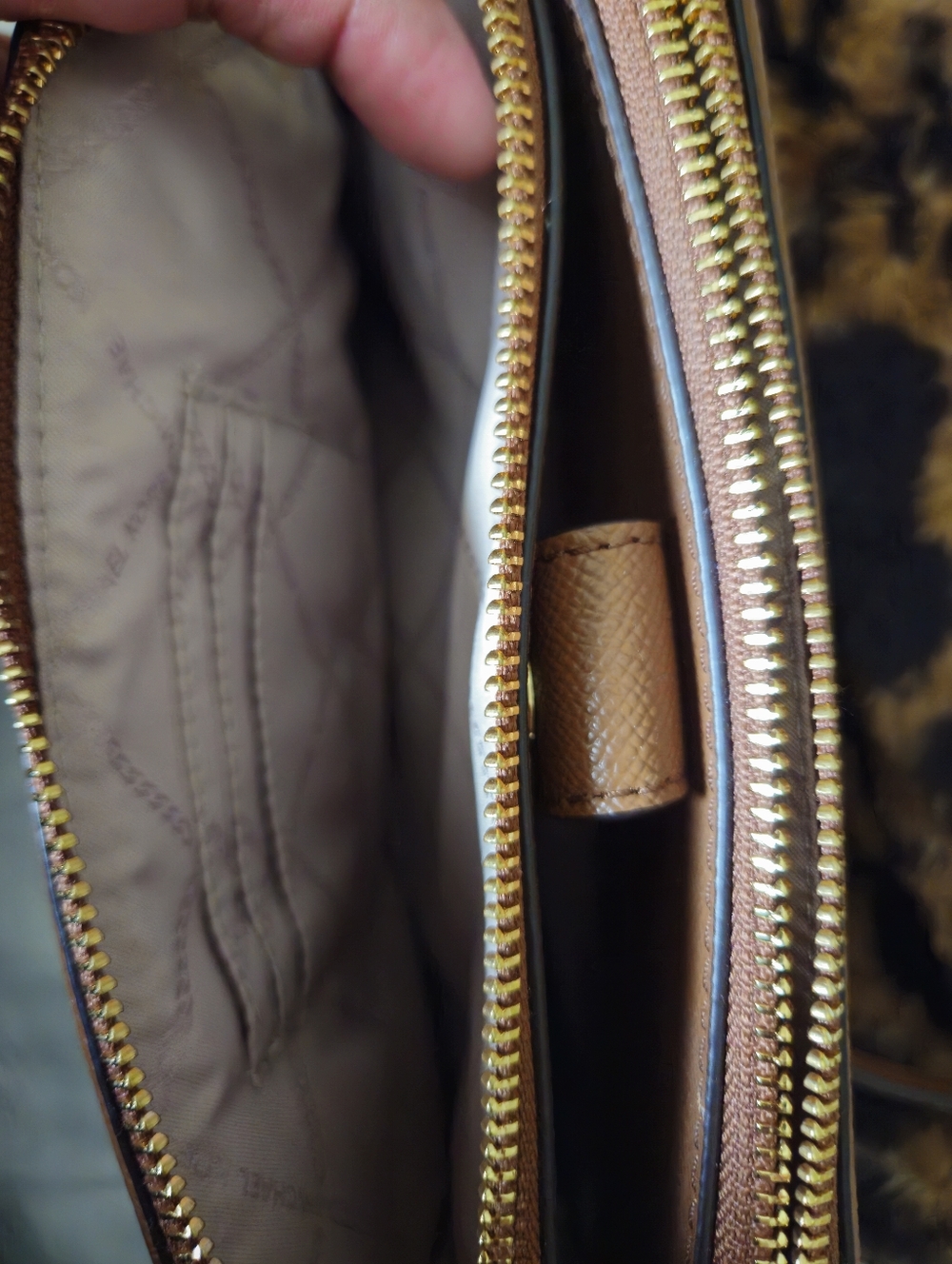 Michael Kors Crossbody Houston Large Crossgrain Leather Double-Zip Crossbody Bag - Picture 7 of 9